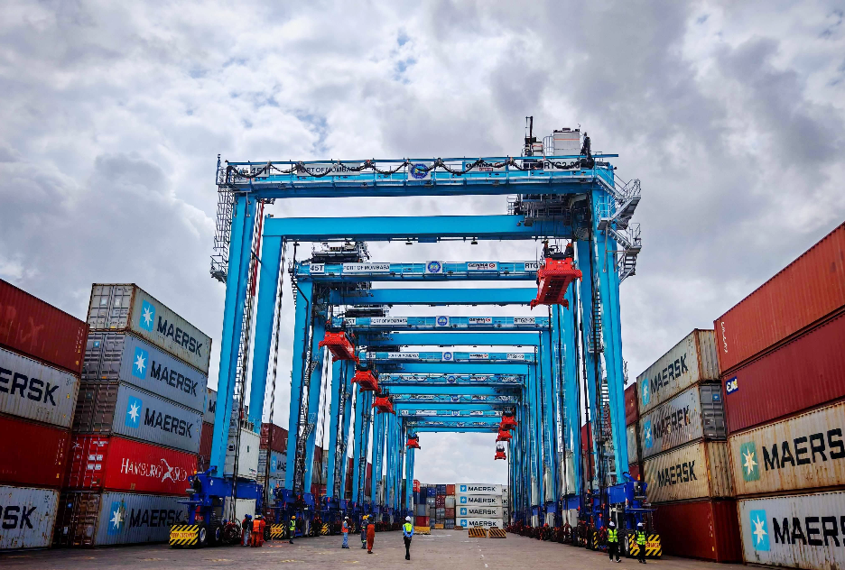 GENMA 10台45吨混动RTG交付东非客户,卓越履约能力持续赢得客户信赖(图2) GENMA 10台45吨混动RTG交付东非客户,卓越履约能力持续赢得客户信赖(图2)